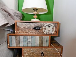 Home With Swimming Pool & Outdoor Kitchen