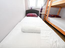 Home With Swimming Pool & Outdoor Kitchen