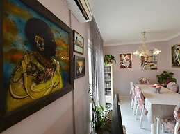 Home With Swimming Pool & Outdoor Kitchen