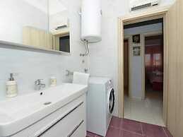 Home With Swimming Pool & Outdoor Kitchen