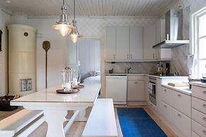 Gorgeous Villa Funkis Strömmen by Sea