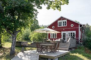 Gorgeous Villa Funkis Strömmen by Sea
