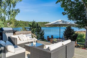 Gorgeous Villa Funkis Strömmen by Sea