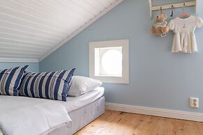 Gorgeous Villa Funkis Strömmen by Sea