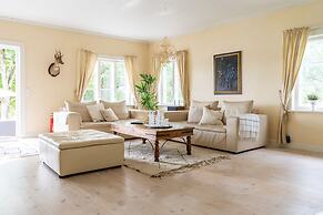 Gorgeous Villa Funkis Strömmen by Sea