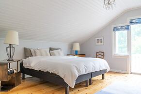 Gorgeous Villa Funkis Strömmen by Sea