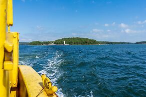 Gorgeous Villa Funkis Strömmen by Sea