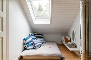 Gorgeous Villa Funkis Strömmen by Sea