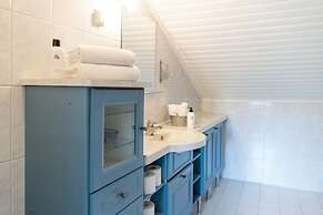 Gorgeous Villa Funkis Strömmen by Sea