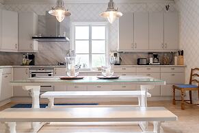 Gorgeous Villa Funkis Strömmen by Sea