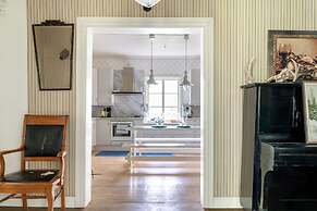 Gorgeous Villa Funkis Strömmen by Sea