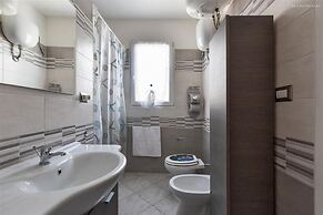 2060 Villetta Krystle