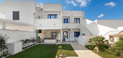 1281 B B Dreams and Delights - Street View Camera Familiare