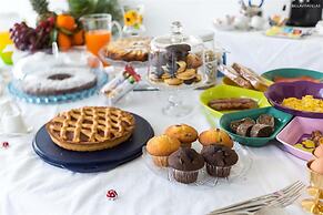 1281 B B Dreams and Delights - Street View Camera Familiare