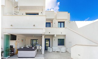 1281 B B Dreams and Delights - Street View Camera Familiare