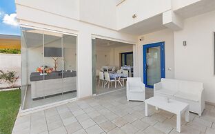 1281 B B Dreams and Delights - Street View Camera Familiare