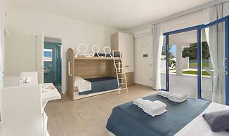 1281 B B Dreams and Delights - Street View Camera Familiare