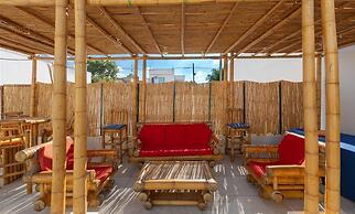 1281 B B Dreams and Delights - Street View Camera Familiare