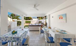 1281 B B Dreams and Delights - Street View Camera Familiare