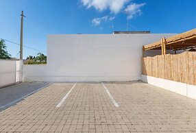 1281 B B Dreams and Delights - Street View Camera Familiare