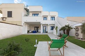 1281 B B Dreams and Delights - Street View Camera Familiare