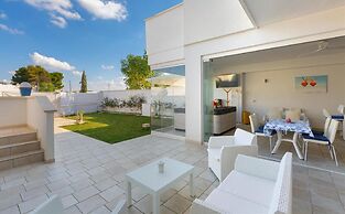 1281 B B Dreams and Delights - Street View Camera Familiare