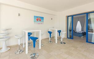 1281 B B Dreams and Delights - Street View Camera Familiare