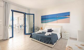 1281 B B Dreams and Delights - Street View Camera Familiare