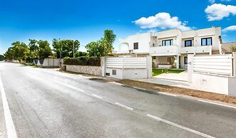 1281 B B Dreams and Delights - Street View Camera Familiare