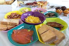 1281 B B Dreams and Delights - Street View Camera Familiare