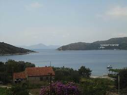 Apartments Marija Slano- Two-bedroom Apartment With Balcony and Sea Vi