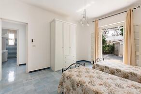 1557 Villa Marita in Torre Lapillo