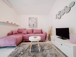 Adorable Apartment With Swimming Pool and Terrace