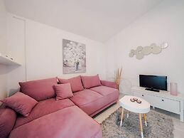 Adorable Apartment With Swimming Pool and Terrace