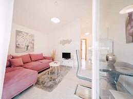 Adorable Apartment With Swimming Pool and Terrace