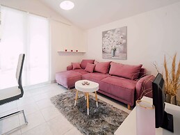 Adorable Apartment With Swimming Pool and Terrace