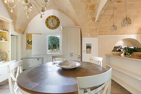 1966 Villa Medici Alla Macchia by Perle di Puglia