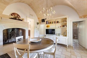 1966 Villa Medici Alla Macchia by Perle di Puglia