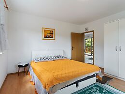 Quaint Holiday Home in Ricice-imotski Near Red Lake