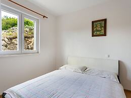 Quaint Holiday Home in Ricice-imotski Near Red Lake