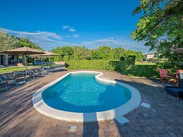 Beautiful Villa With Swimming Pool and Fenced Garden