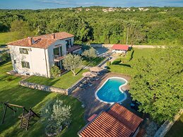Beautiful Villa With Swimming Pool and Fenced Garden