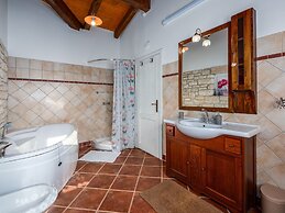 Beautiful Villa With Swimming Pool and Fenced Garden
