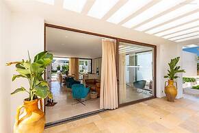 1978 Borgo Maresca by Perle di Puglia