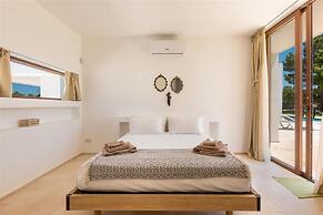 1978 Borgo Maresca by Perle di Puglia