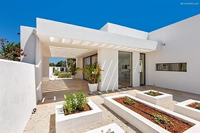 1978 Borgo Maresca by Perle di Puglia