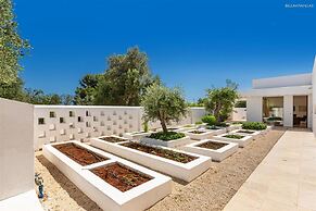 1978 Borgo Maresca by Perle di Puglia