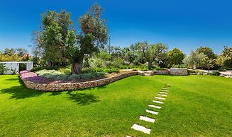 1978 Borgo Maresca by Perle di Puglia