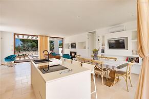 1978 Borgo Maresca by Perle di Puglia