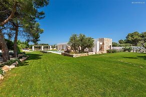 1978 Borgo Maresca by Perle di Puglia